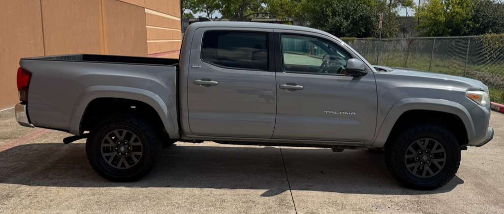 2021 Toyota Tacoma Image 8