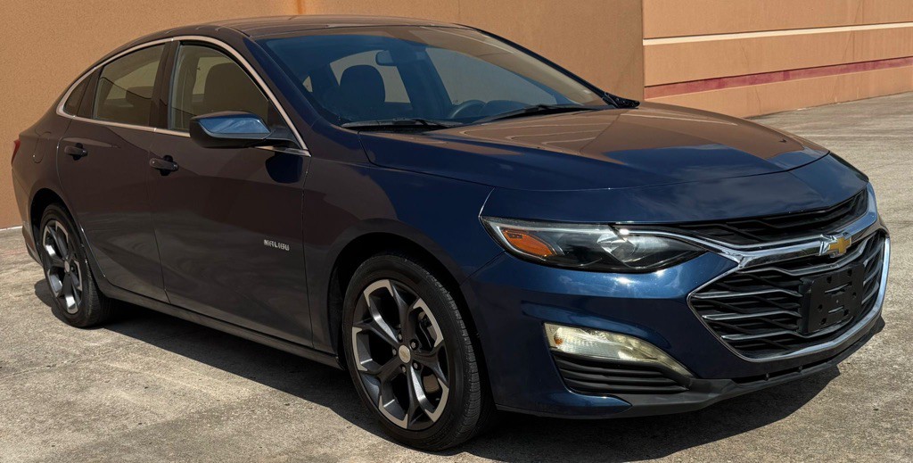 2022 Chevrolet Malibu Image 1