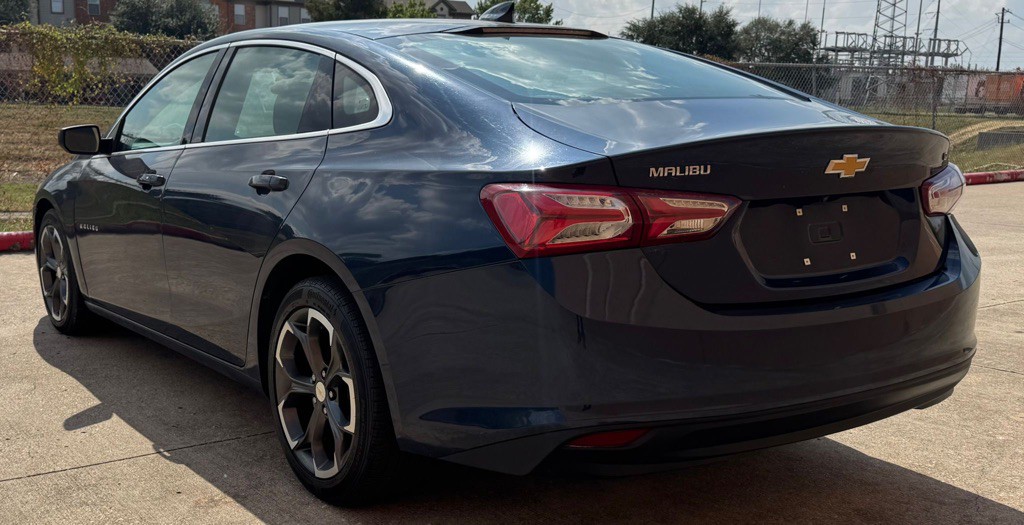 2022 Chevrolet Malibu Image 3