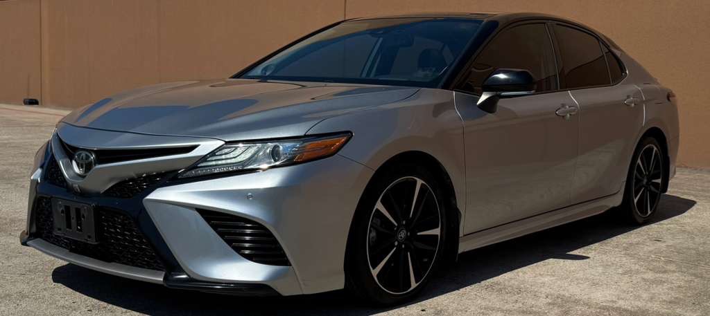 2019 Toyota Camry Image 2