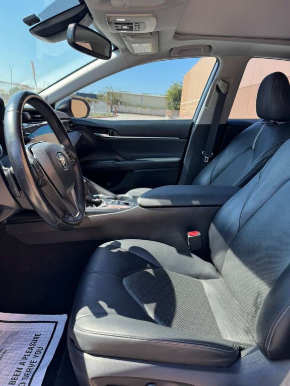 2019 Toyota Camry Image 9