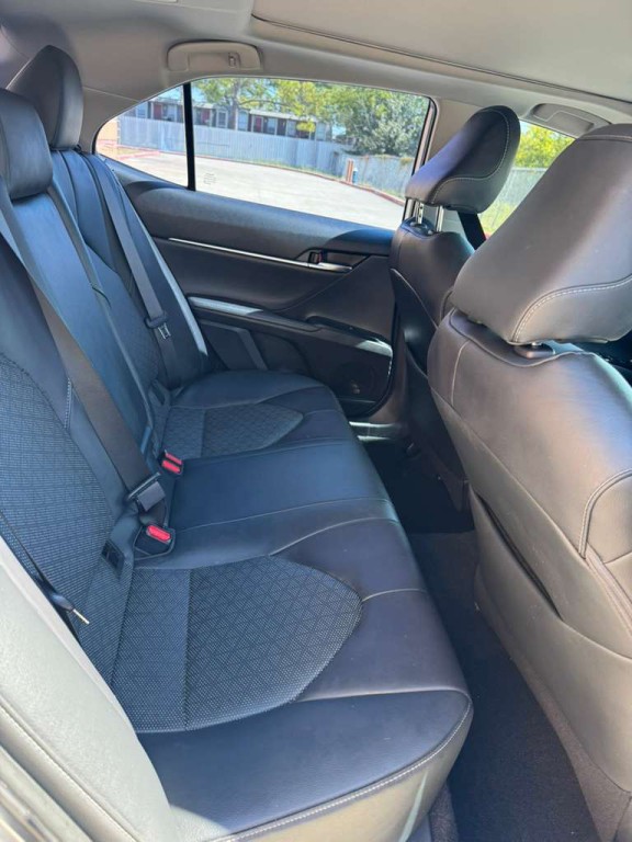 2019 Toyota Camry Image 12