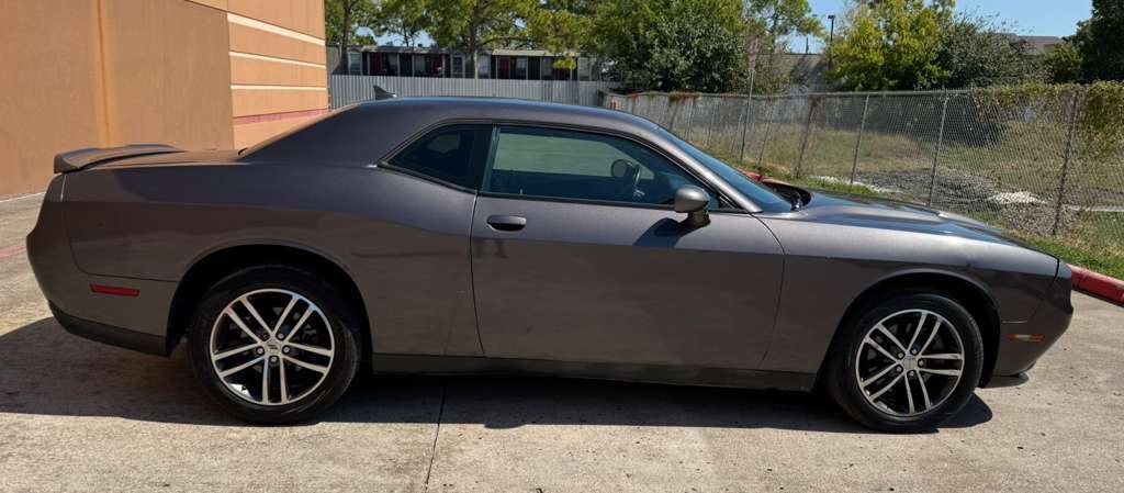 2019 Dodge Challenger Image 8