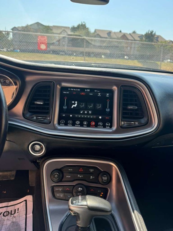 2019 Dodge Challenger Image 12