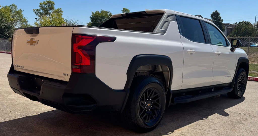 2024 Chevrolet Silverado 1500 Image 3