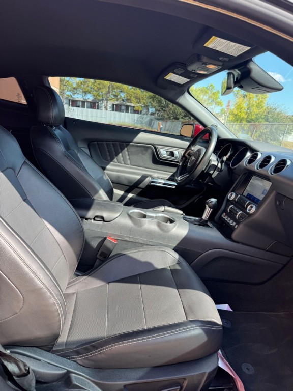 2022 Ford Mustang Image 12
