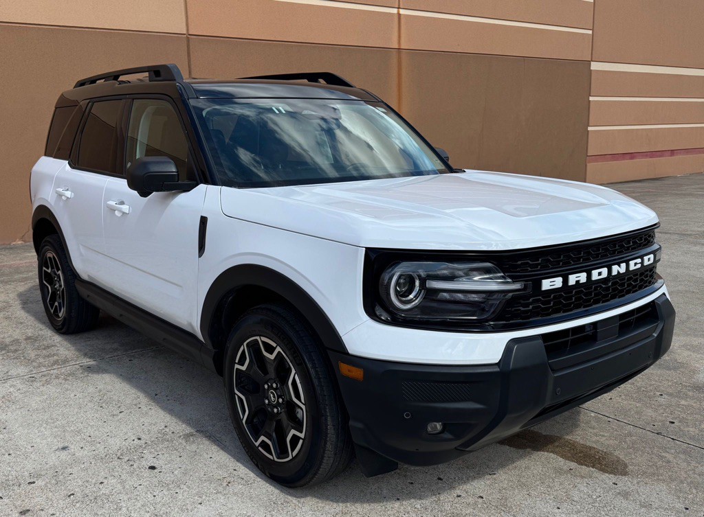 2025 Ford Bronco Image 1