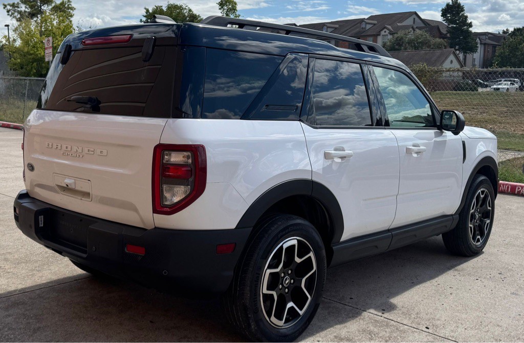 2025 Ford Bronco Image 3