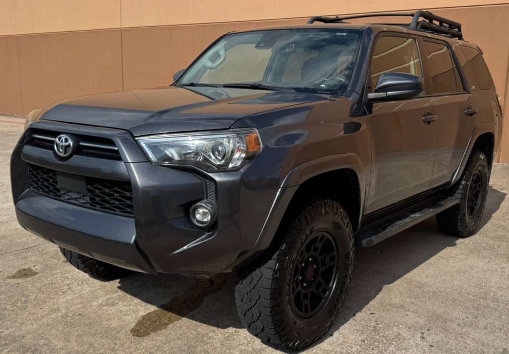 2021 Toyota 4Runner Image 2