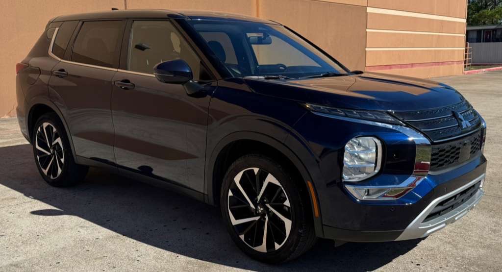 2024 Mitsubishi Outlander Image 1