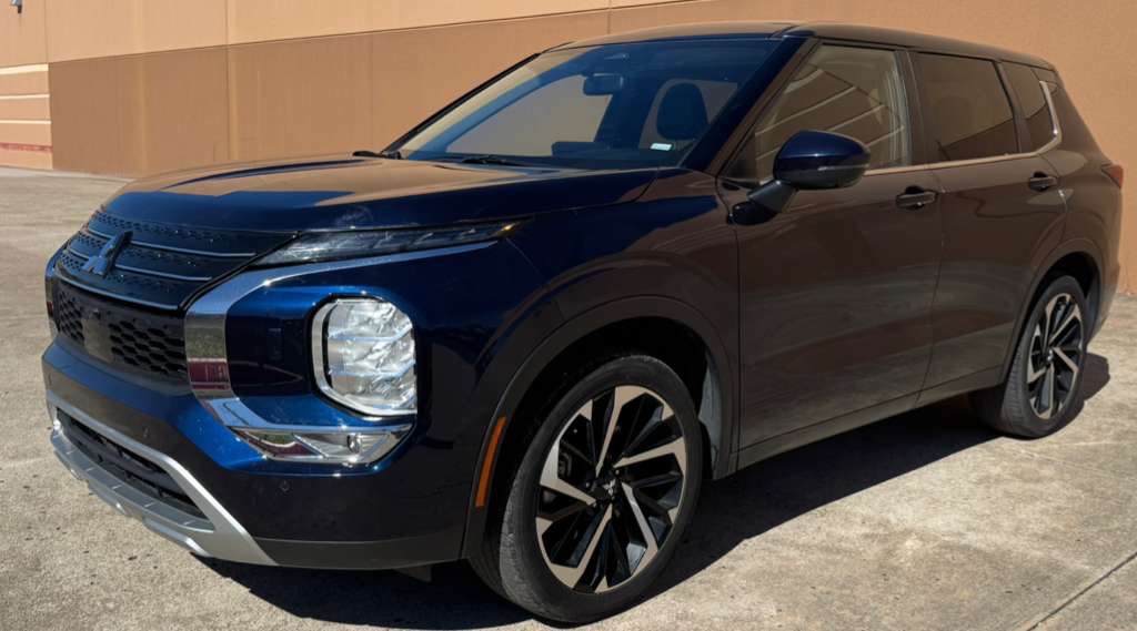 2024 Mitsubishi Outlander Image 2