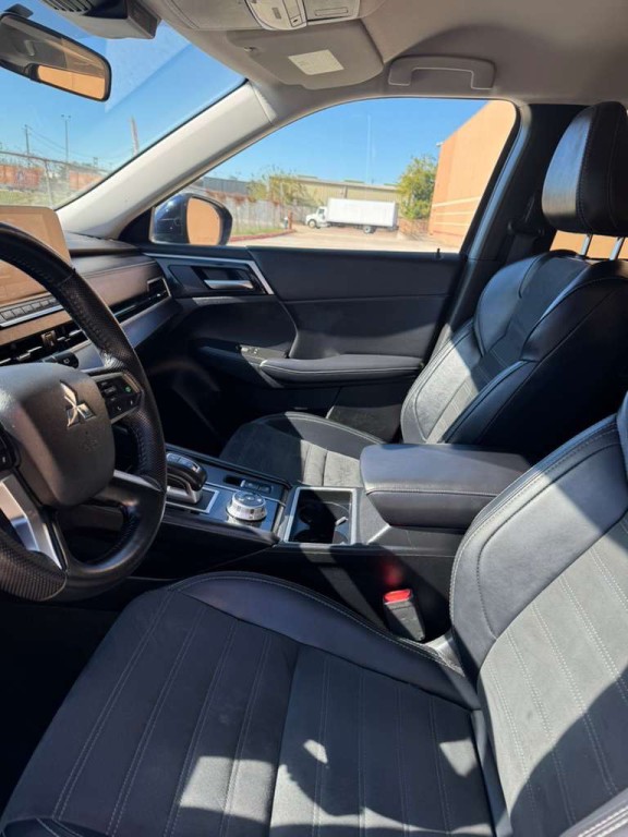 2024 Mitsubishi Outlander Image 9