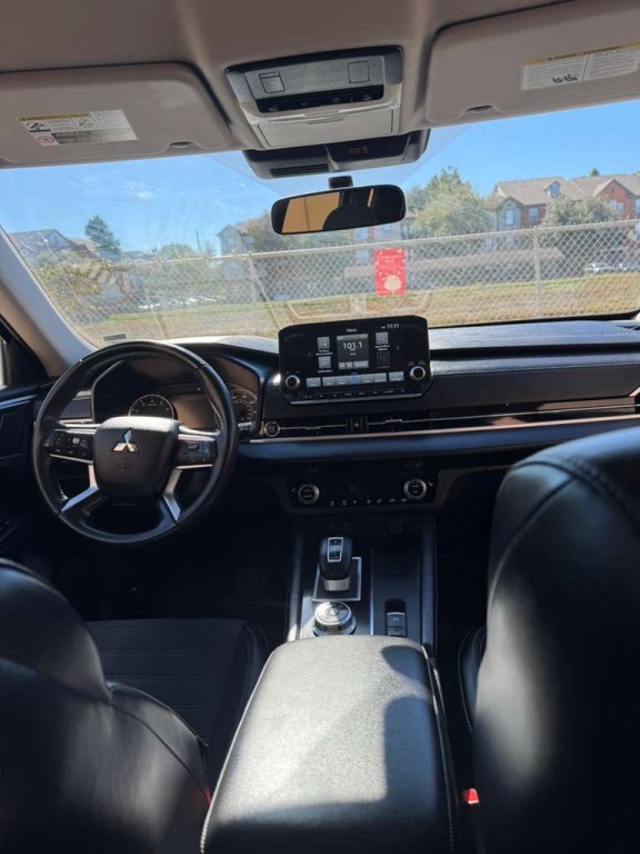 2024 Mitsubishi Outlander Image 13