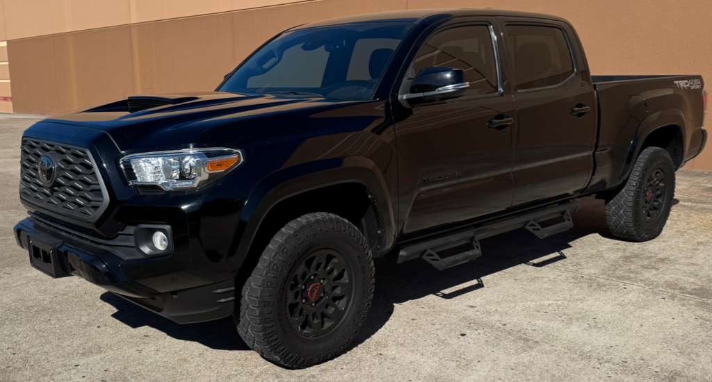 2023 Toyota Tacoma Image 2