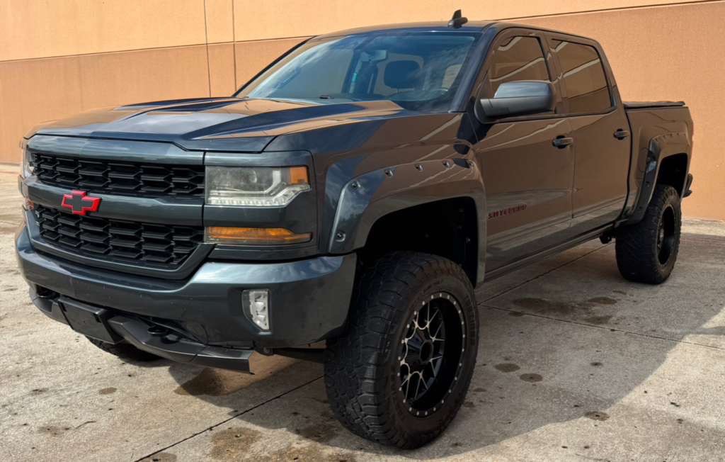 2018 Chevrolet Silverado 1500 Image 2