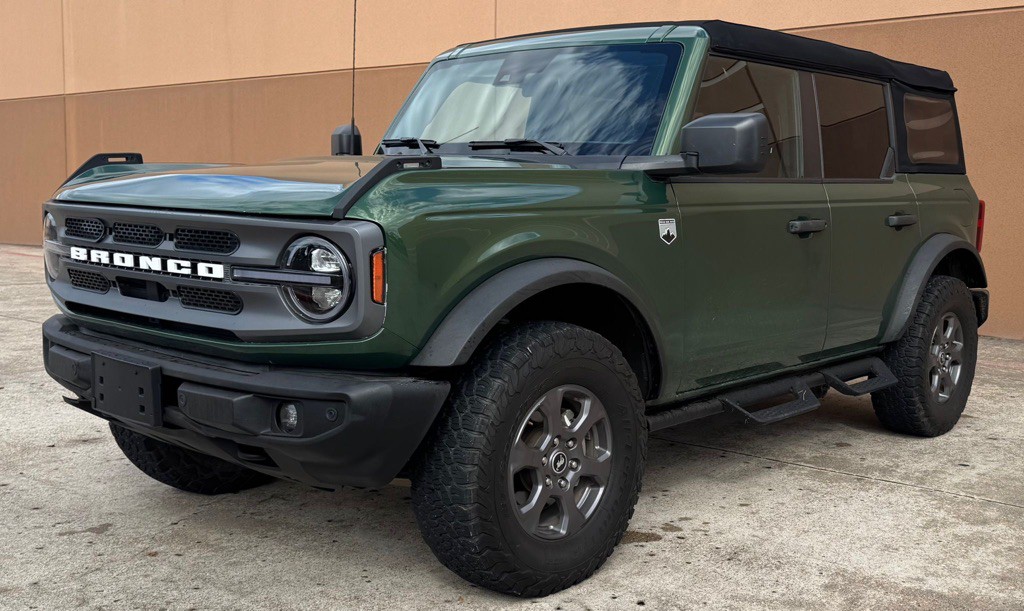 2023 Ford Bronco Image 2