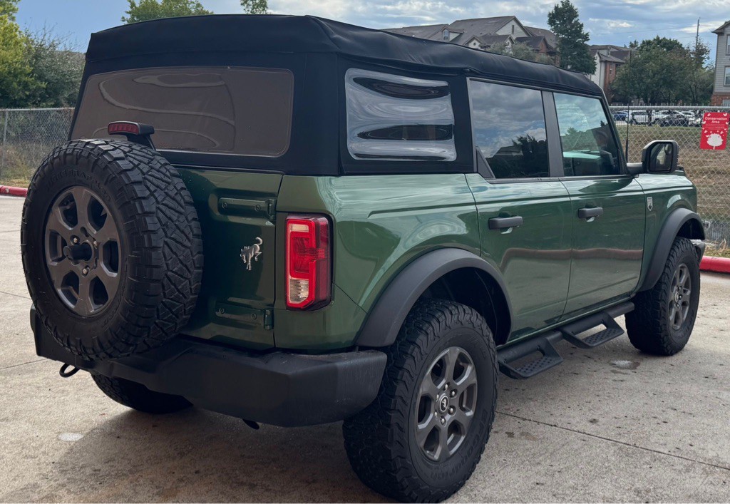 2023 Ford Bronco Image 3