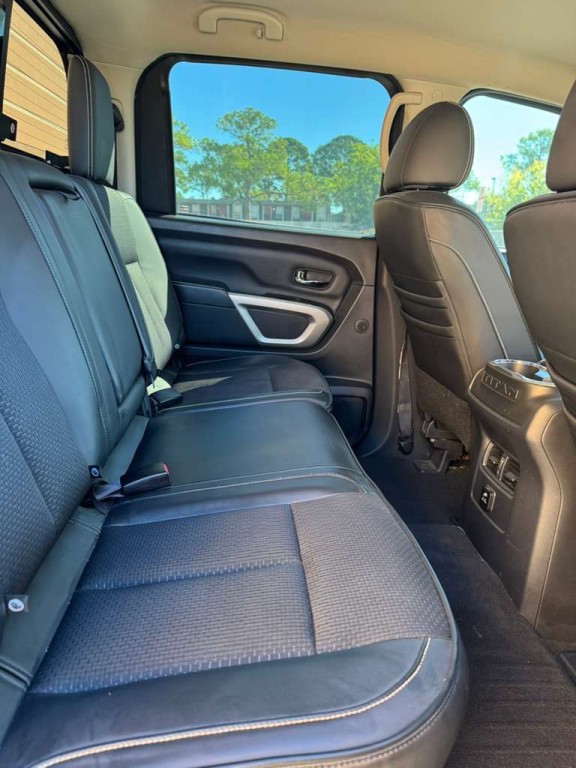 2018 Nissan Titan Image 9