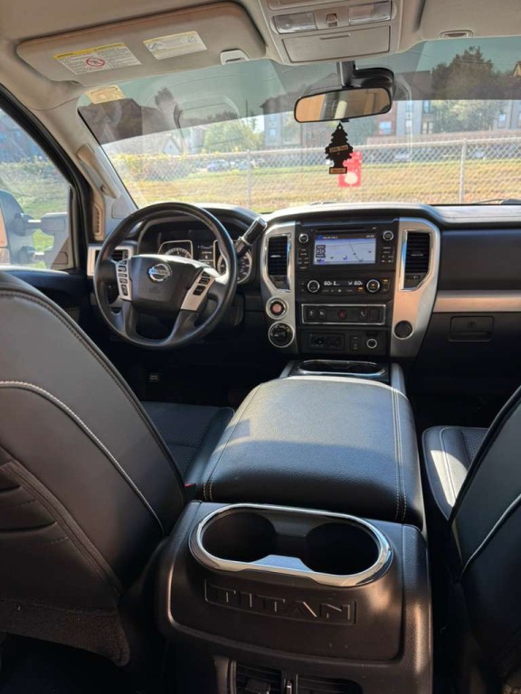 2018 Nissan Titan Image 12