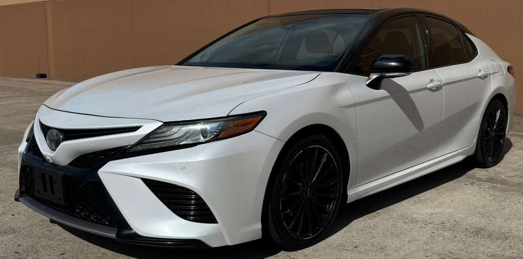 2019 Toyota Camry Image 2