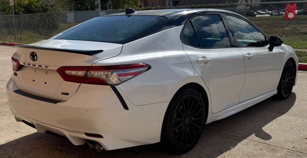 2019 Toyota Camry Image 3