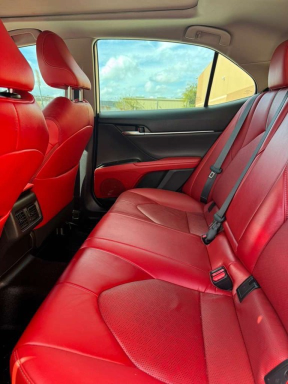 2019 Toyota Camry Image 13