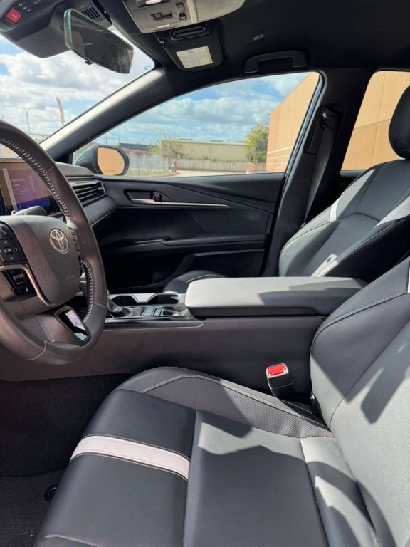 2025 Toyota Camry Image 9