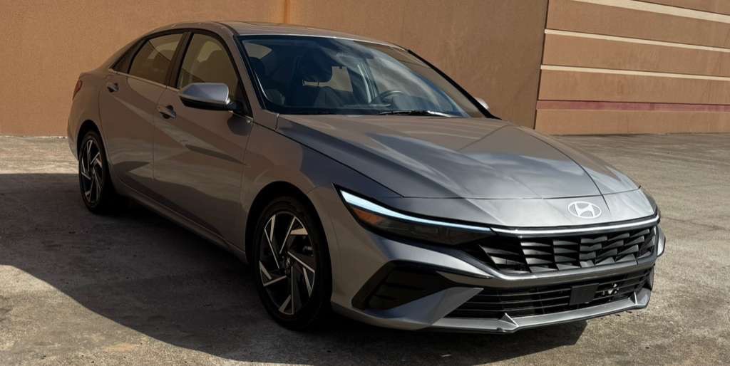 2025 Hyundai Elantra Image 1