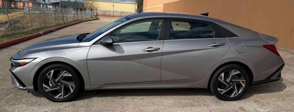 2025 Hyundai Elantra Image 8