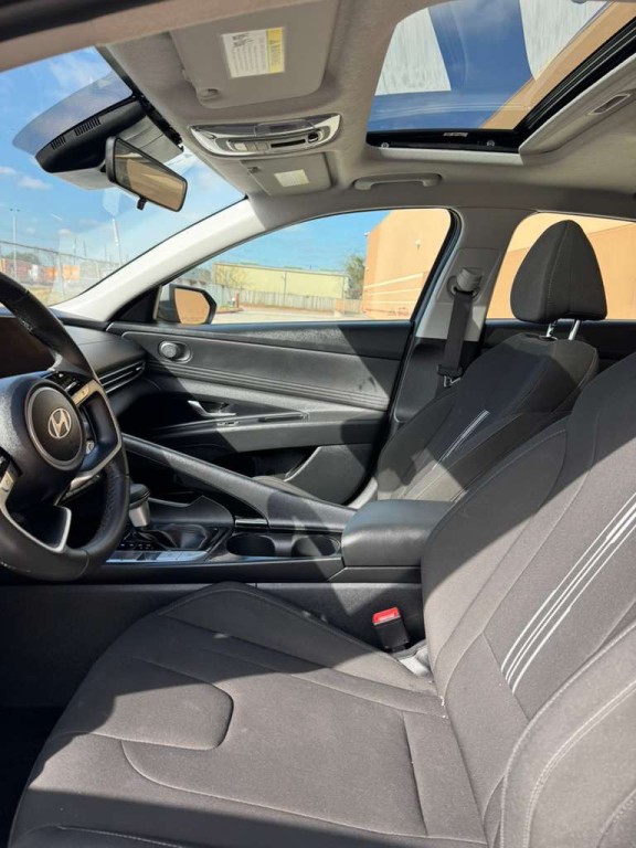 2025 Hyundai Elantra Image 9