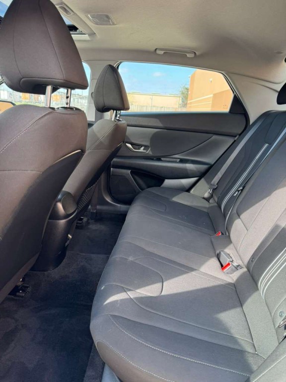 2025 Hyundai Elantra Image 10