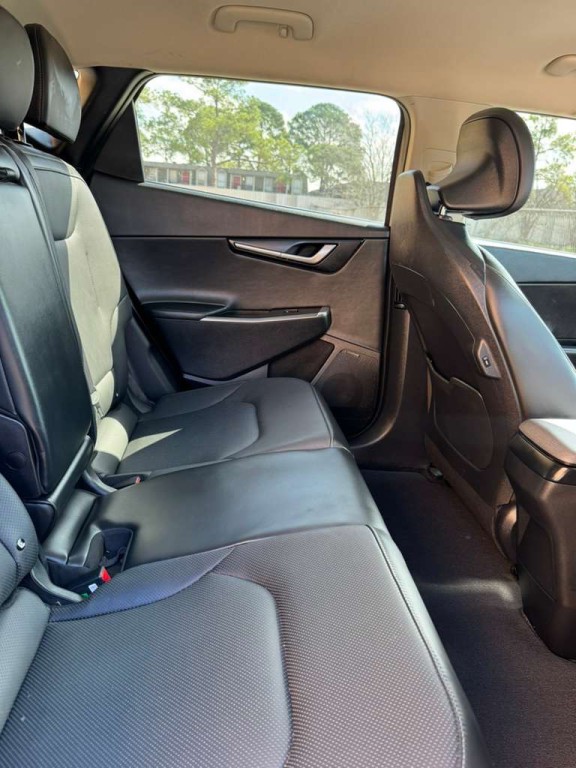 2025 Hyundai Elantra Image 12