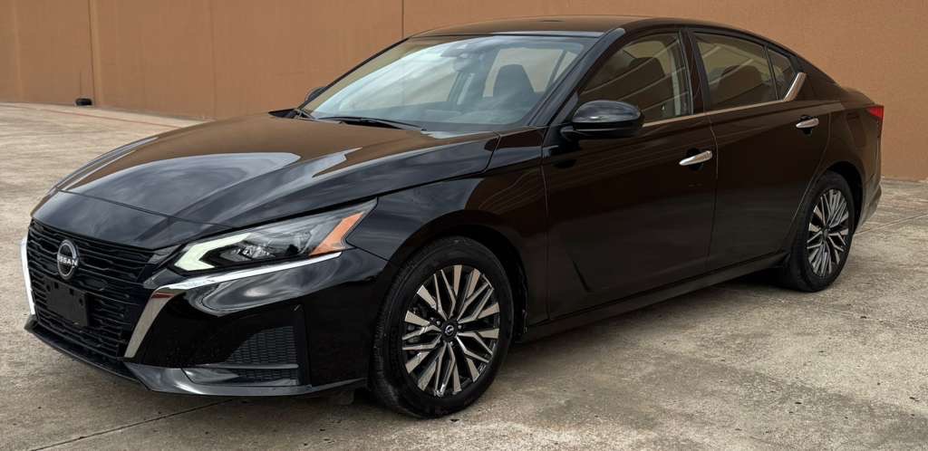 2025 Nissan Altima Image 2