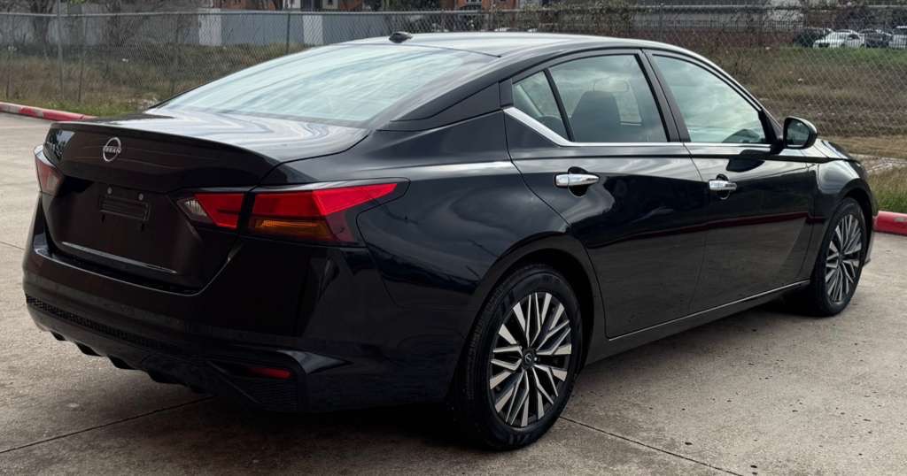 2025 Nissan Altima Image 4