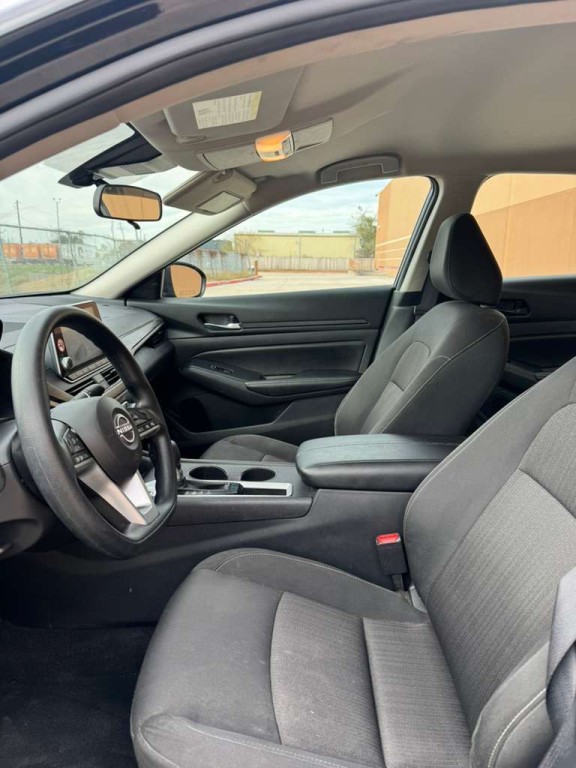 2025 Nissan Altima Image 9