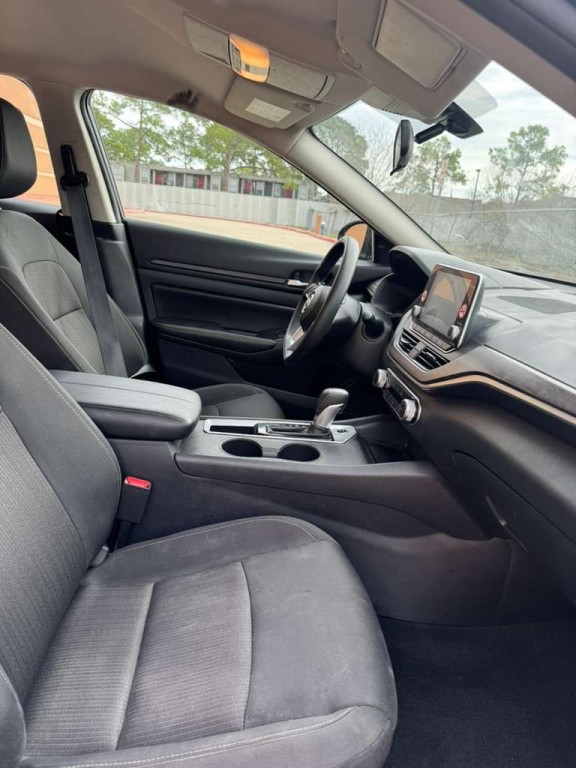 2025 Nissan Altima Image 16