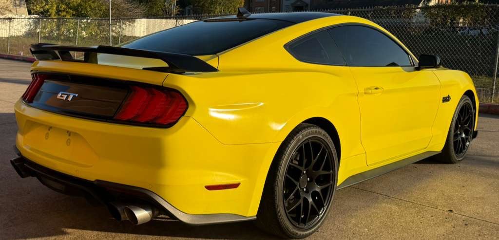 2021 Ford Mustang Image 3