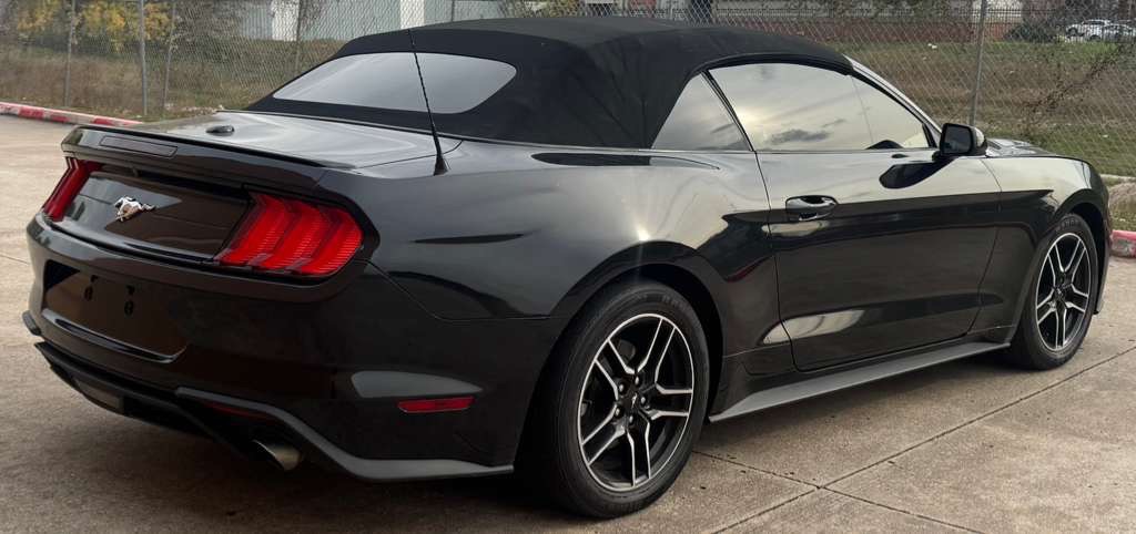 2022 Ford Mustang Image 3