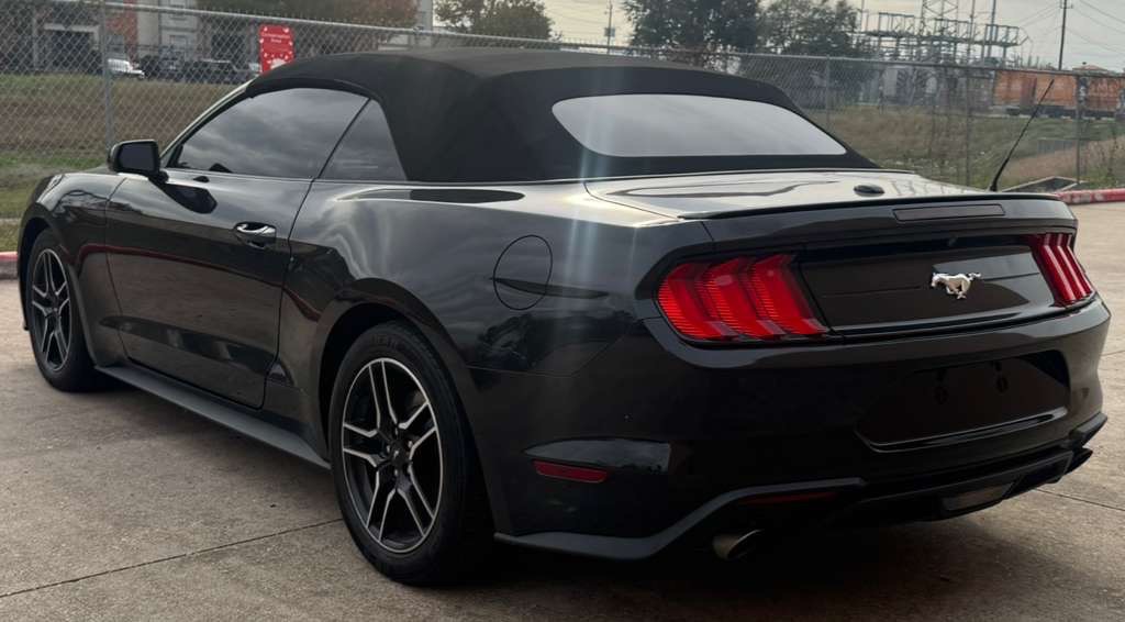 2022 Ford Mustang Image 4