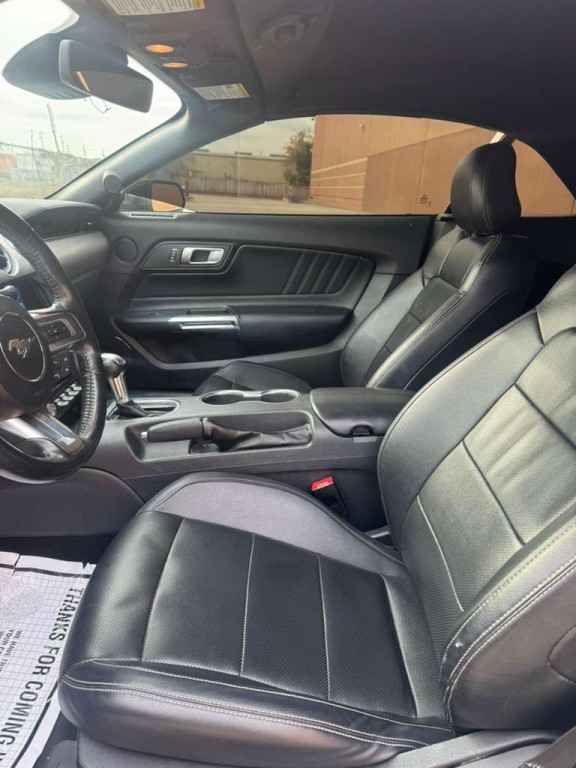 2022 Ford Mustang Image 9