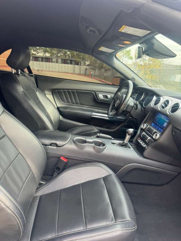 2022 Ford Mustang Image 11