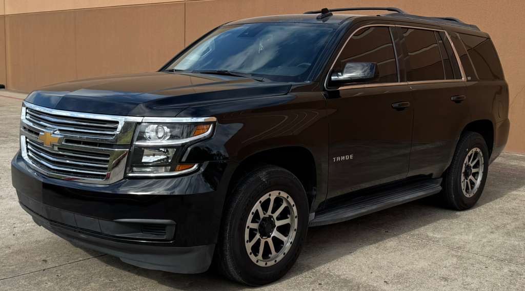 2016 Chevrolet Tahoe Image 2