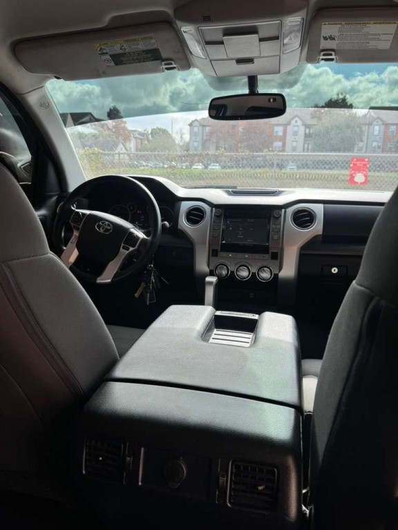 2017 Toyota Tundra Image 10