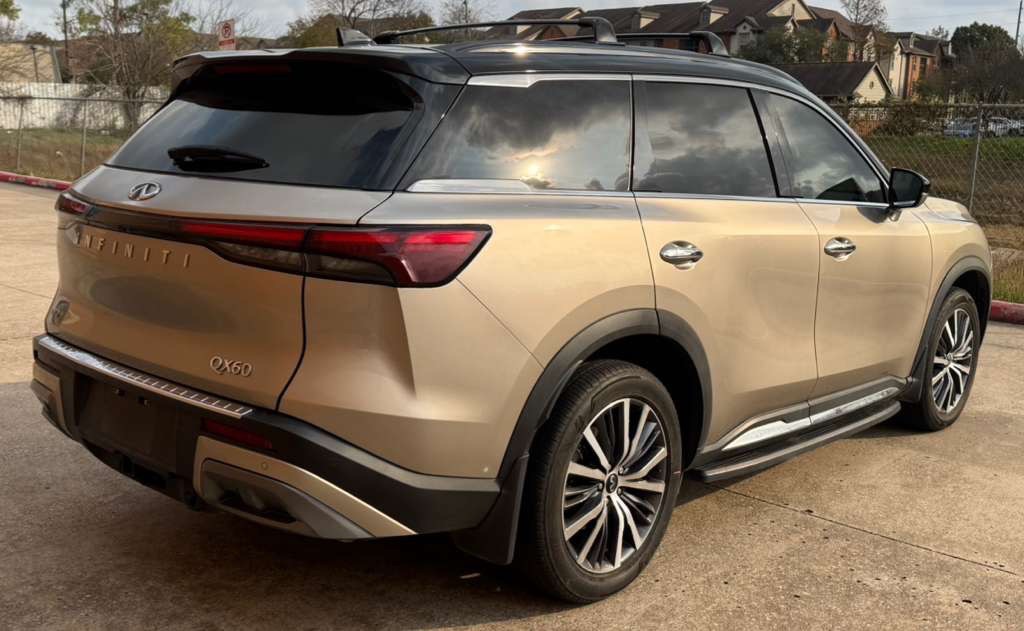 2023 INFINITI QX60 Image 3