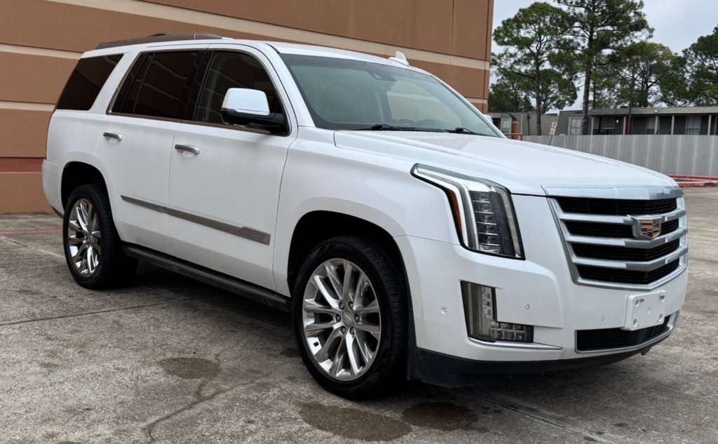 2019 Cadillac Escalade Image 1