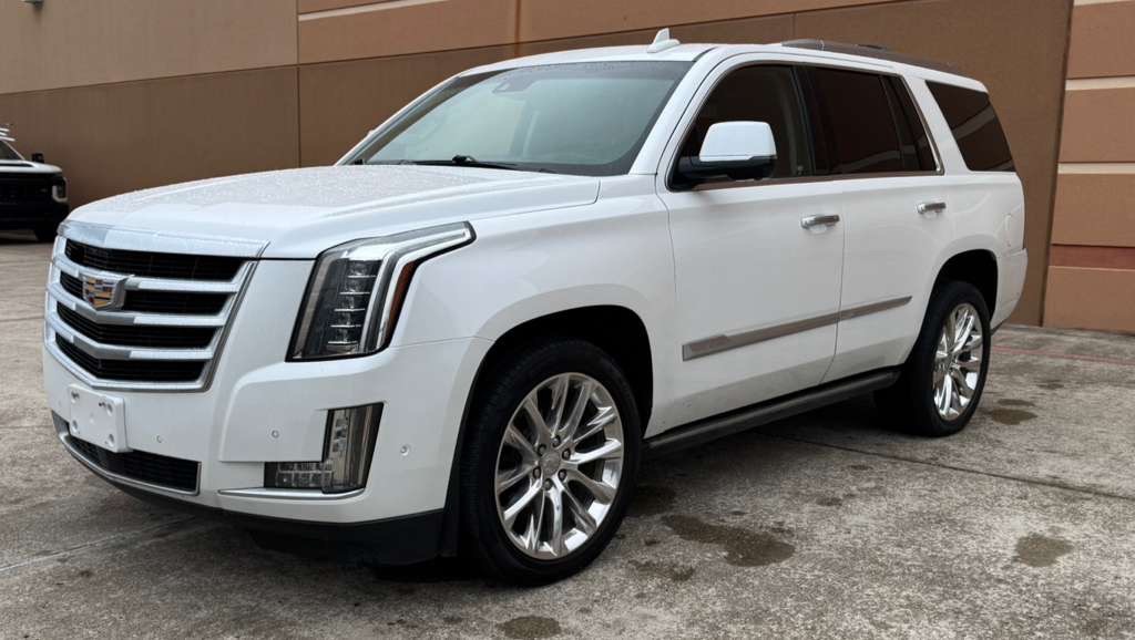2019 Cadillac Escalade Image 2