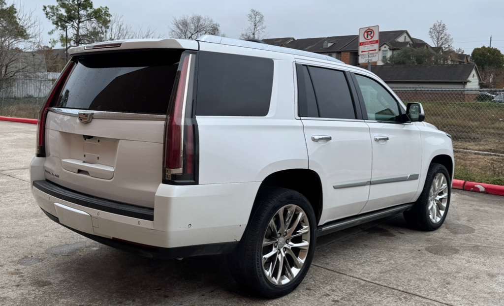 2019 Cadillac Escalade Image 3