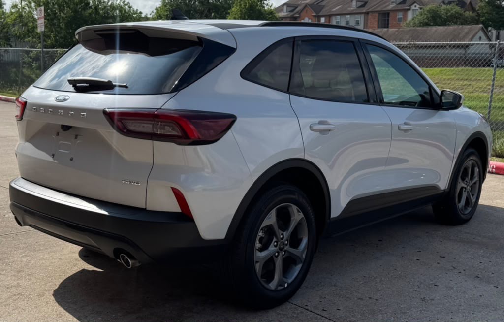 2025 Ford Escape Image 3