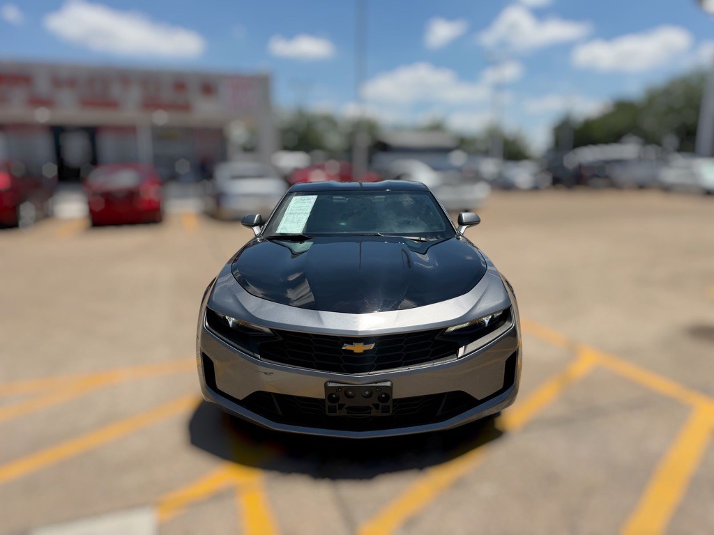 2021 Chevrolet Camaro Image 2