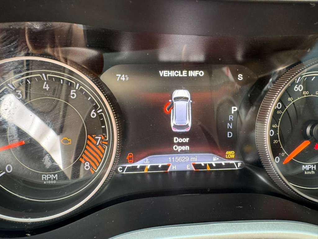 2015 Jeep Cherokee Image 16